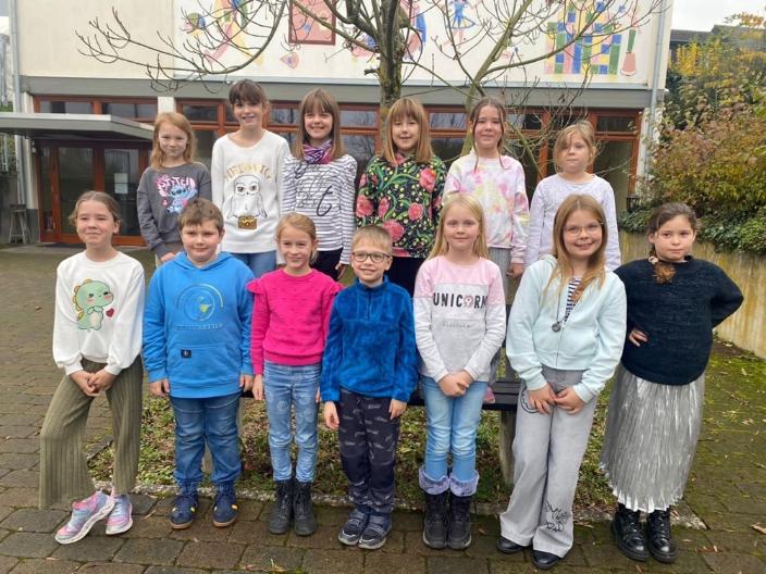 Gruppenfoto der Erstkommunionkinder aus Lay 2025