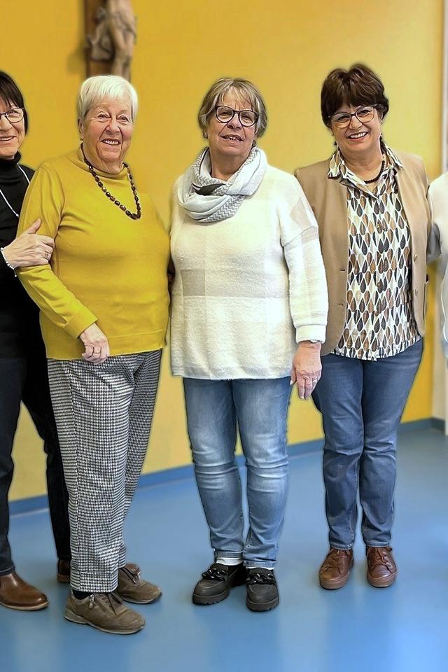auf dem Foto sind die fünf Damen des Leitungsteams kfd St. Elisabeth Koblenz zu sehen, Auf dem Foto von links nach rechts: Marlies Schupp, Gerda Blau, Christa Vitten ( Altvorstand) Waltraud Scheer, Angelika Essig, Margit Weber, Uschi Lange
