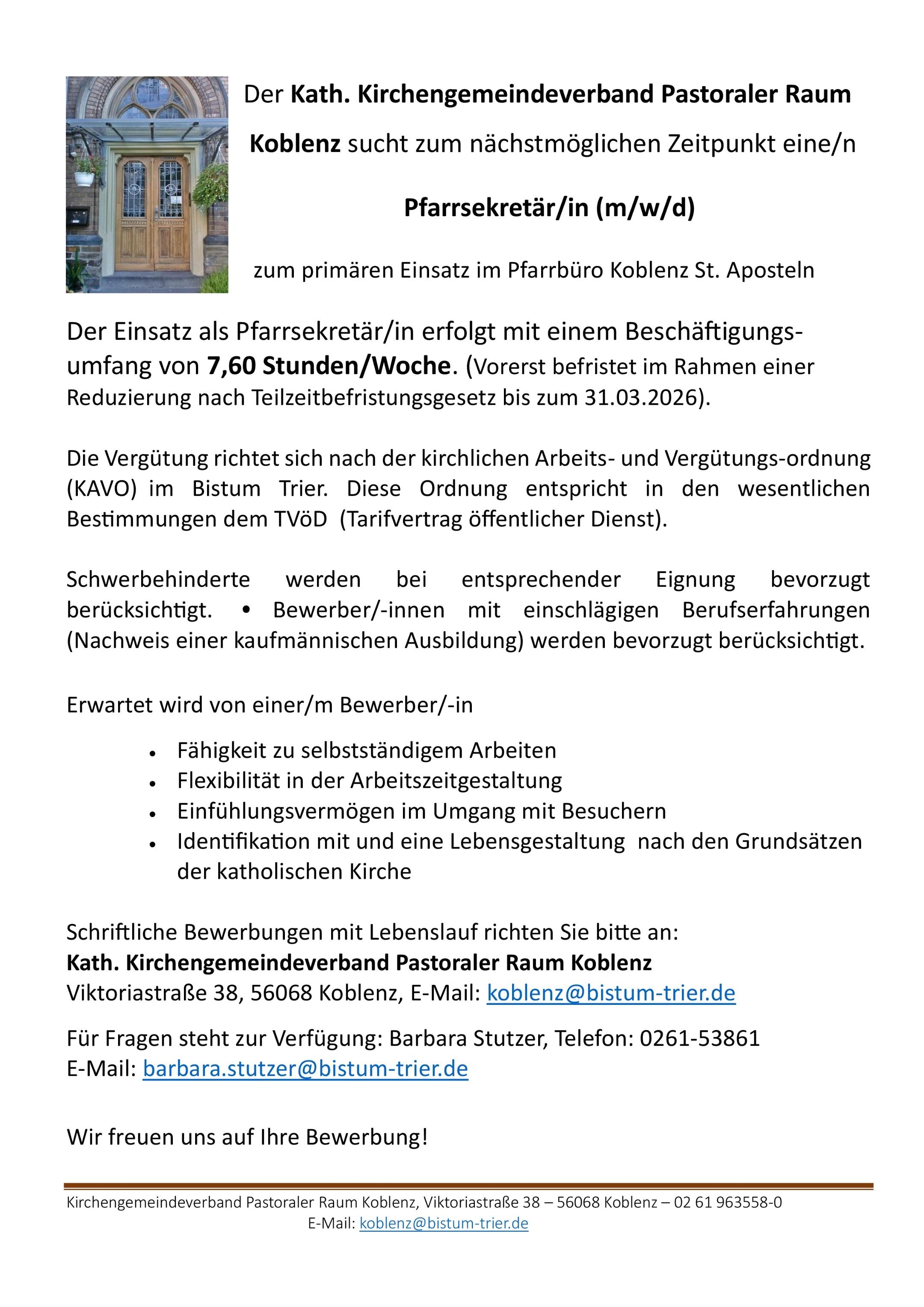 Stellenanzeige Pfarrbüro 7,6 h, links oben ein Foto des Eingangs zum Pfarrhaus des Einsatzortes