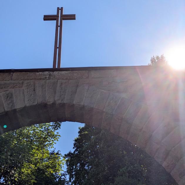 Eingangstor zum Kreuzweg auf den Trierer Petrisberg